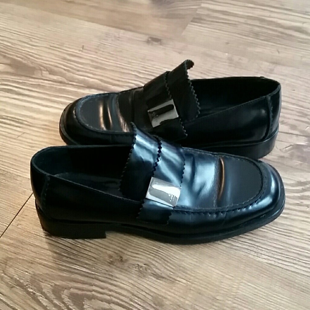 Gucci black leather loafers